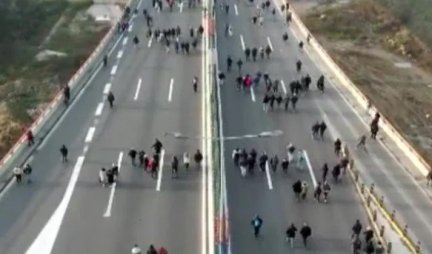 REALNA SLIKA! Snimci sa mostova iz vazduha: '20 ljudi blokiralo Beograd!'