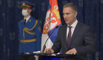 Ministar Stefanović uručio rešenja o prijemu u stalni radni odnos, Vojnotehnički institut jači za 41 novozaposlenog