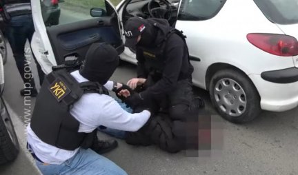 NAORUŽAN U TAKSIJU! Policija uhapsila muškarca iz Kladova, bez dozvole NOSIO PIŠTOLJ