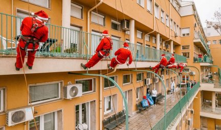 Deda Mrazovi se u centru Beograda spustili sa krova do prozora mališana! Specijalno iznenađenje za decu u Tiršovoj!