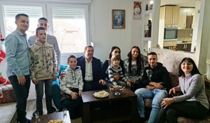 Direktorka fondacije "Za srpski narod i državu" uoči Božića obišla srpske porodice na KiM!