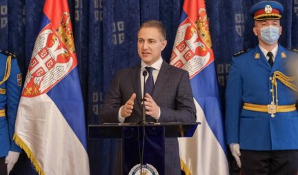 Ministar Stefanović uručio stipendije
