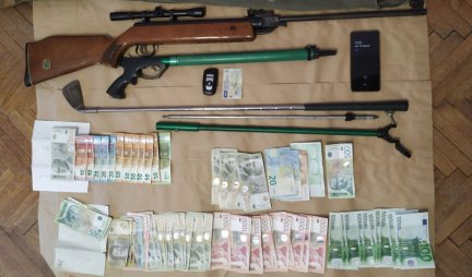 UDARAC NA BELIVUKOV KLAN! Policija u Pančevu zaplenila SNAJPER, 8 automobila, 11.680 evra, 3 pancira, bejzbol palice, 2 puške i revolver
