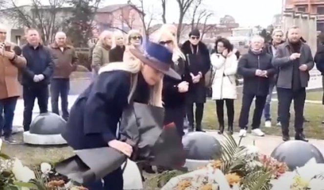 OCU POLOŽILA BUKET CRVENIH RUŽA! Ilda ne prestaje da plače na pomenu Šabana Šaulića, krije suze ogromnim šeširom! (VIDEO)