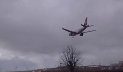 MILIONI LJUDI APLAUDIRALI NAŠEM PILOTU! Pogledajte kako je spustio avion usred VELIKE OLUJE! (VIDEO)