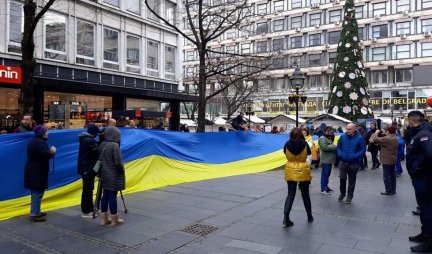"ŽENE U CRNOM" PROTESTUJU PROTIV RATA U UKRAJINI U KNEZ MIHAILOVOJ