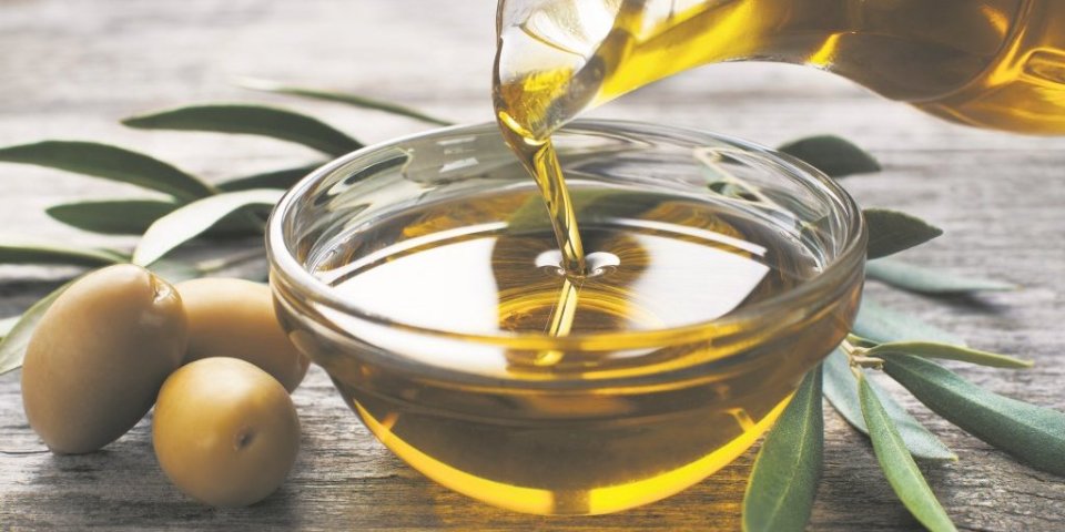 Maslinovo ulje je blagotvorno za holesterol! Važno je da ga redovno uzimate