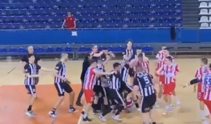 HAOS! Tuča dece u Zvezdinim i Partizanovim dresovima! (VIDEO)