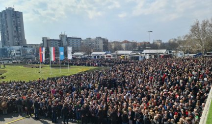 NOVI SAD ŽELJNO IŠČEKUJE "SOKOLA"! Veličanstven prizor, više hiljada ljudi čeka brzi voz i predsednika Vučića! (Foto)