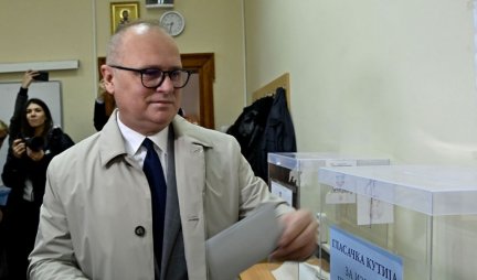 Vesić glasao u Trećoj beogradskoj gimnaziji!