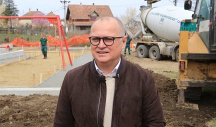 Goran Vesić obišao  radove na rekonstrukciji pozorišta Dadov