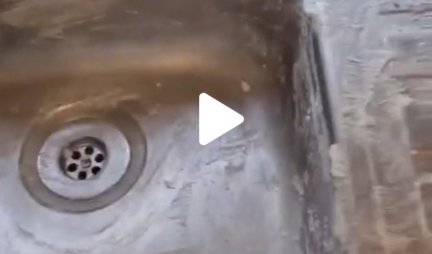 BLISTAĆE KAO NOVA! Evo kako da očistite sudoperu BEZ RIBANJA - potrebne su vam ove 2 NAMIRNICE! (VIDEO)