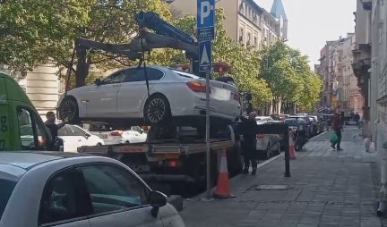 PAUK ODNEO BAHATO PARKIRANI BMW! Podizanje luksuznog četvorotočkaša pošteno namučilo radnike Parking servisa (VIDEO)