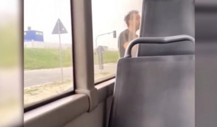 DRAMATIČAN SNIMAK IZ BEOGRADA! Vozač autobusa se potukao sa muškarcem! (VIDEO)