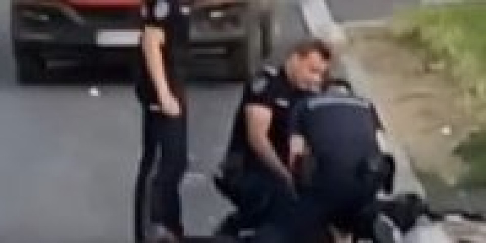 INCIDENT U MIRIJEVU! Policajci jurili za nepoznatim muškarcem, oborili ga, pa pretresali ranac (VIDEO)
