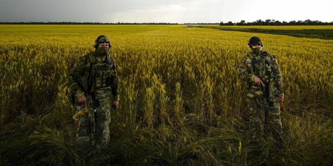 Ameri već drže 40 odsto obradive zemlje u Ukrajini i koristiće je za udar na farmere EU! Dali za to ginu ukrajinski vojnici?!