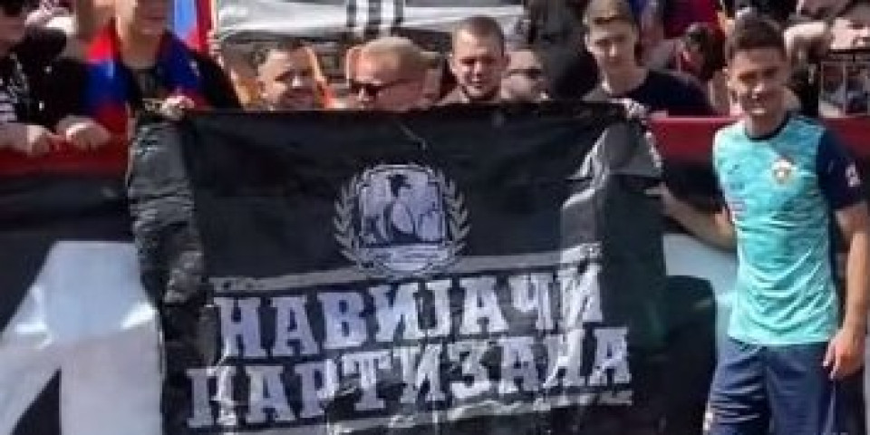 SPEKTAKULARAN DOČEK ZA ZDJELARA U MOSKVI! Rusi pevali PESME o Partizanu! Vođa navijača držao govor o Srbiji (VIDEO)