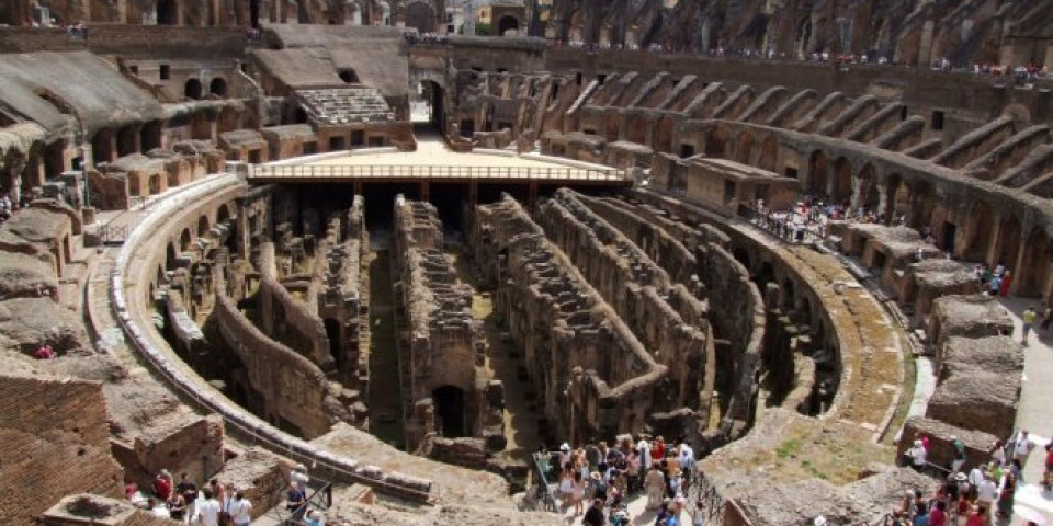 Otkrivena bruka! Ivan sa Balkana urezao svoje ime u 2.000 godina strar Koloseum!