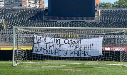 JASNA PORUKA! Grobari postavili transparent povodom godišnjice zločinačke vojne operacije "Oluja" (FOTO)