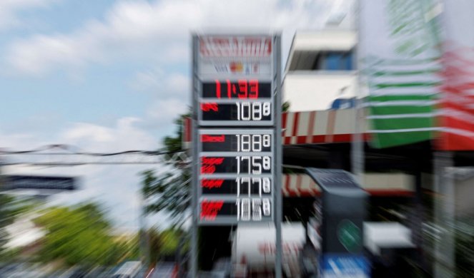 STRUČNJACI "GOLDMAN SAKSA" NAJAVLJUJU POSKUPLJENJE NAFTE I DERIVATA! Benzin i dizel u Srbiji skuplji 10%