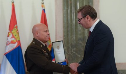 Vučić uručio Orden srpske zastave komandantu Nacionalne garde Ohaja (VIDEO)