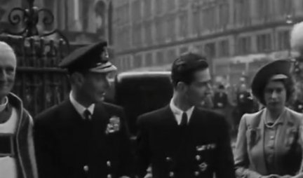 ISTORIJSKI TRENUTAK! Kraljica Elizabeta II upoznaje se sa kraljem Petrom! Pogledajte snimak iz 1945. godine! (VIDEO)