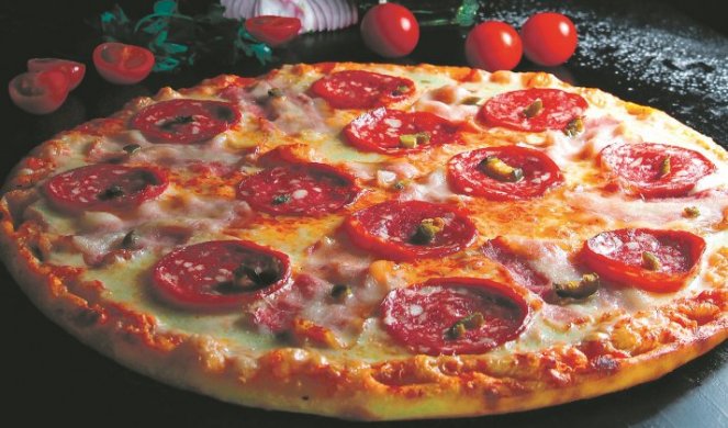 I ITALIJANI BI VAM POZAVIDELI NA OVOM RECEPTU! Napravite savršenu picu sa kulenom i čilijem!