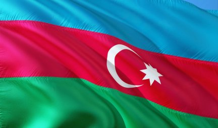 SKANDAL! Navijač oteo i zapalio zastavu Azerbejdžana! (VIDEO)