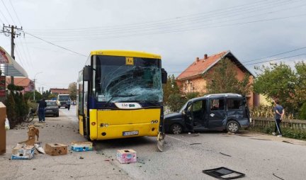 DIREKTOR OSNOVNE ŠKOLE PIJAN IZAZVAO TROSTRUKI SUDAR! Udario u traktor pa u autobus pun radnika, HAOS NA ULICI (FOTO)