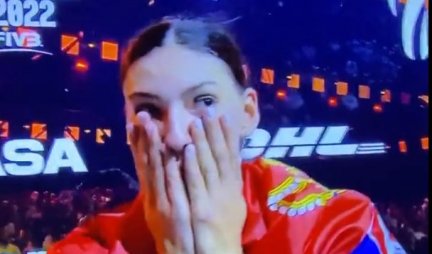 EMOTIVNA SCENA, TIJANA UMALO ZAPLAKALA! Uzela je srpsku zastavu, pa kroz suze održala govor! (VIDEO)