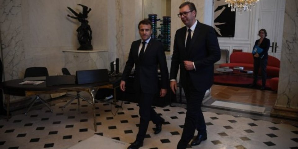 Vučić doputovao u Pariz! Sutra sastanak sa Makronom, za stolom o 14 tema