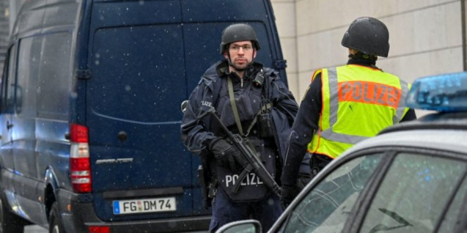 Opsadno stanje u Nemačkoj! Drama na železničkoj stanici: Policija uhapsila teroristu za kojim se tragalo 25 godina