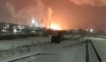 STRAVIČNE SCENE U RUSIJI! Gori najveća NAFTNA RAFINERIJA u Sibiru, vatra se proširila na OGROMNO PODRUČJE, policija javlja - IMA MRTVIH!