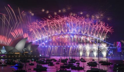 AUSTRALIJA SPEKTAKLOM DOČEKALA 2023! Vatromet za pamćenje iznad Sidneja, više o milion ljudi na ulicama! (FOTO, VIDEO)
