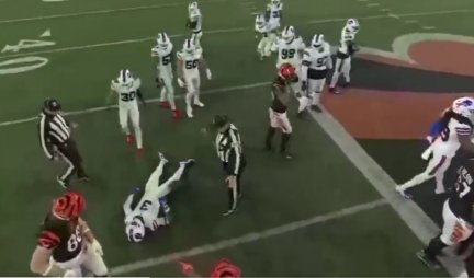 UZNEMIRUJUĆE! Pogledajte momenat kada se igrač srušio na zemlju! (VIDEO/FOTO)