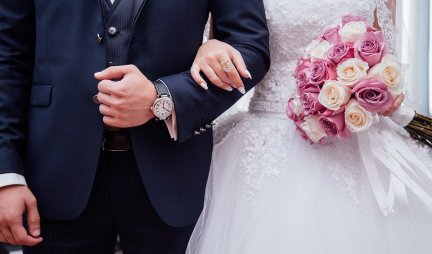 ENGLEZIMA PREKIPELO! Pomerena starosna granica za sklapanje braka!