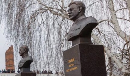 OTKRIVENA BISTA "ČOVEKU OD ČELIKA"! Staljin dobio spomenik u Volgogradu na godišnjicu najkrvavije bitke Drugog svetskog rata