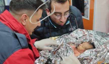 JOŠ JEDNO MALO ČUDO ZEMLJOTRESA! Beba stara deset dana izvučena živa iz ruševina u Turskoj