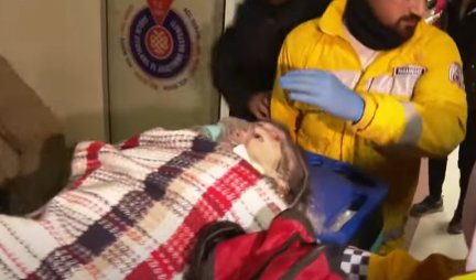 JOŠ JEDNO ČUDO U TURSKOJ! Žena preživela ispod ruševina 10 dana (VIDEO)
