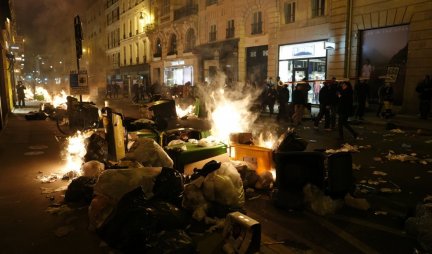 RAT U PARIZU! Krvave glave, pendreci, kamenice... Neredi zbog penzionih reformi traju već drugi dan, protesti u više gradova Francuske (FOTO/VIDEO)