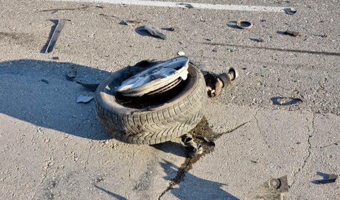 PORŠEOM SE ZAKUCALI U OGRADU! Nesreća u Rakovici, povređeni suvozač i vozač