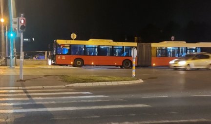 Autobus udario ženu u ulici Kneza Miloša! Očevici: "Trčala je kao muva bez glave"!