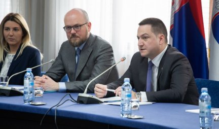 Stipendisti kompanije NIS na sastanku sa ministrom Ružićem (FOTO)