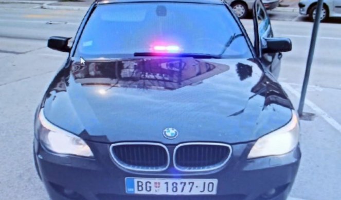 OGLASILA SE POLICIJA ZA LAŽNE PRESRETAČE: Vozio BMW sa blinkerima i zaustavljao vozila, oštećeno više vozača