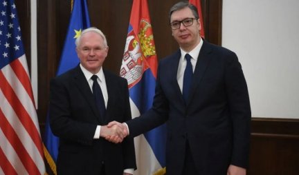 UPOZNAO SAM AMBASADORA SA SVE TEŽOM SITUACIJOM NA KIM! Vučić sa Hilom: Srbija se trudi da odgovornom politikom obezbedi sigurniji život svih građana