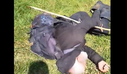 OBRAČUN ČOBANA U BIH! Potezali se noževi zbog MEĐE! Muškarac nepomično leži na zemlji, ne može da ustane (VIDEO)