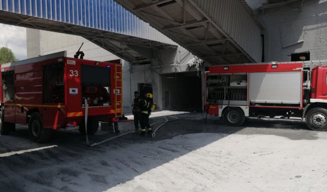 Požar u fabrici "14. oktobar" u Kruševcu! Gorelo mašinsko ulje u kovačnici, nema povređenih