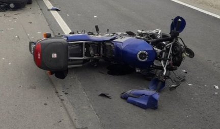 Haos na mostu Gazela u Beogradu: Automobil oborio motociklistu