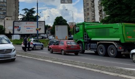AUTOMOBIL POKOSIO ŽENU NA PEŠAČKOM PRELAZU U KRAGUJEVCU: Vozač sačekao policiju