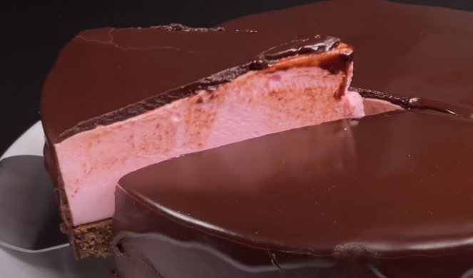 NAJKREMASTIJA ČOKOLADNA TORTA SA FILOM OD TREŠANJA Poslastica koja se topi u ustima (VIDEO)